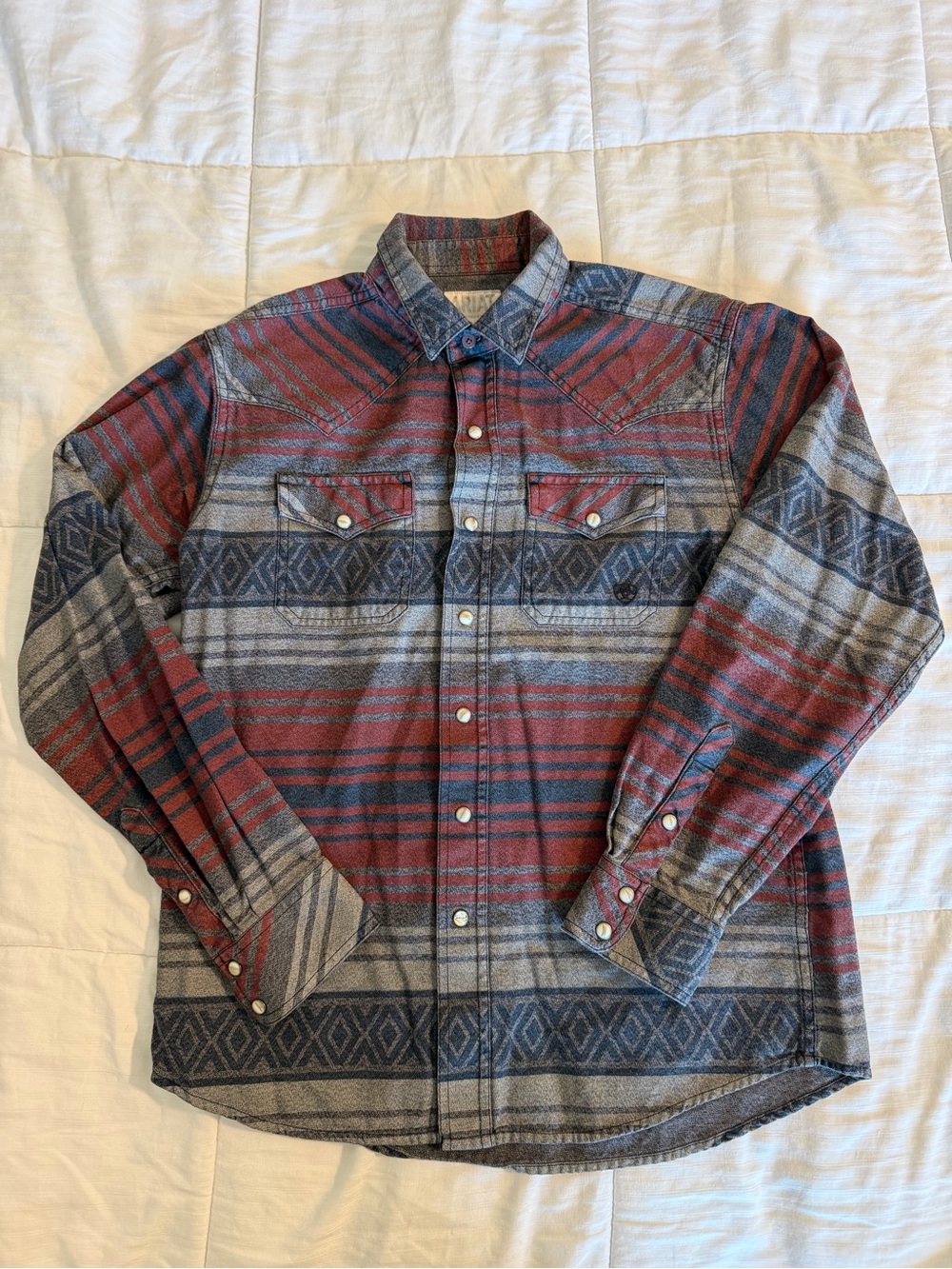 Ariat Men's Pearl snap Flannel Cotton Shirt Gray/Red/Blue Geo Pocket Button-Up